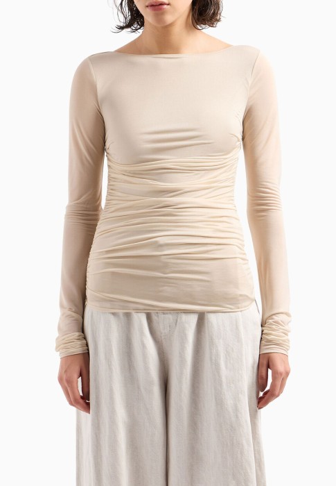 Товар бежевого цвета с внутренней стороны