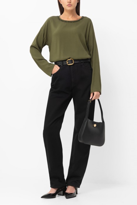 Товар зеленого цвета с внутренней стороны