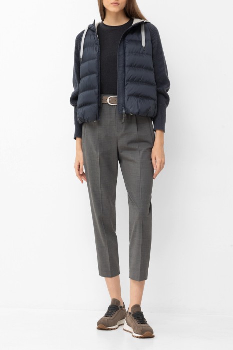 Товар серого цвета с внутренней стороны