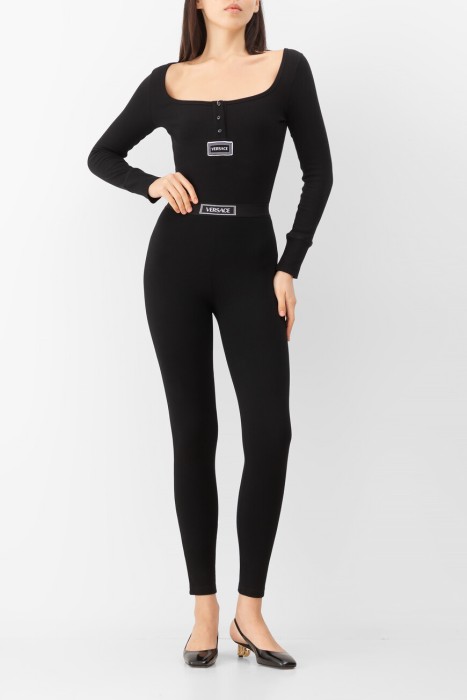 Товар черного цвета с внутренней стороны