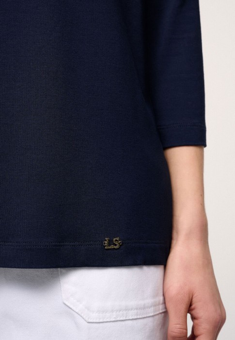 Товар синего цвета с внутренней стороны