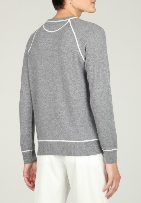 Товар серого цвета с внутренней стороны