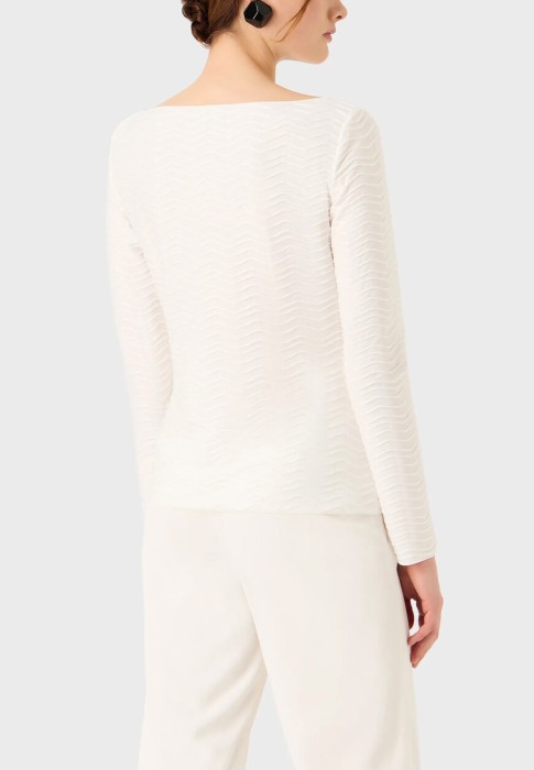 Товар белого цвета с внутренней стороны