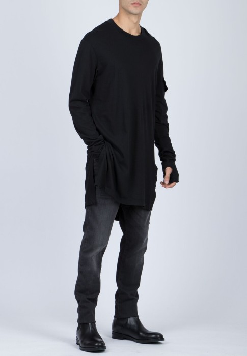 Товар черного цвета с внутренней стороны