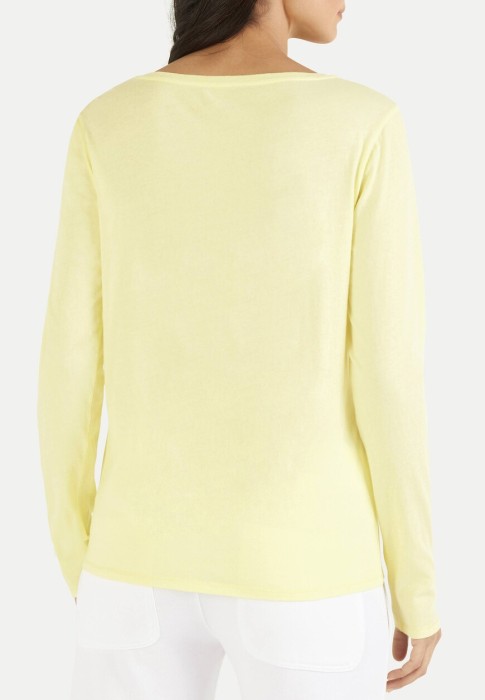 Товар желтого цвета с внутренней стороны