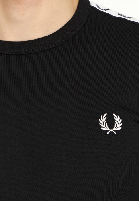 Товар черного цвета с внутренней стороны