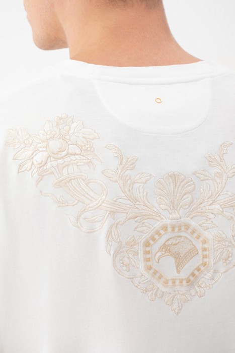 Товар белого цвета с внутренней стороны