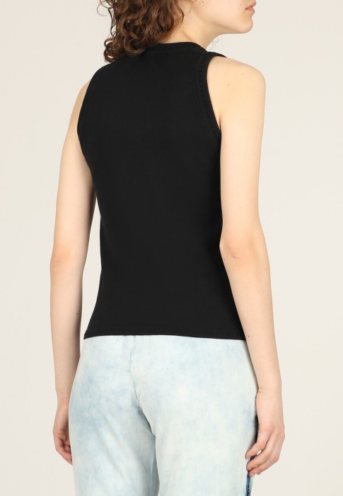 Товар черного цвета с внутренней стороны