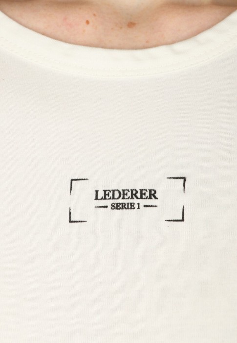 Товар белого цвета с внутренней стороны