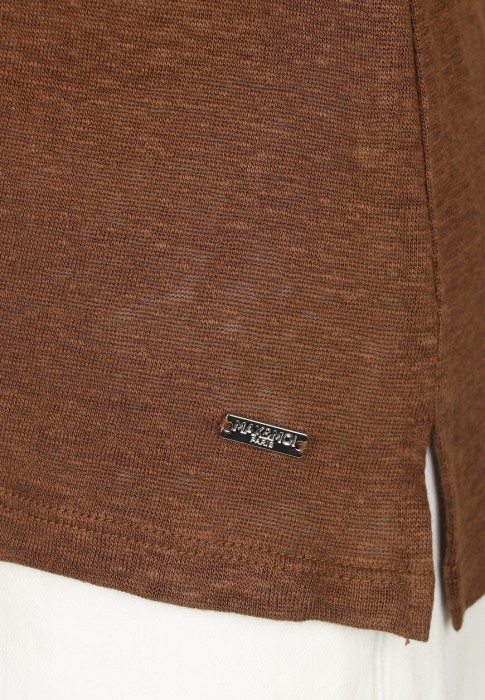 Товар коричневого цвета с внутренней стороны