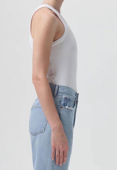 Товар белого цвета с внутренней стороны