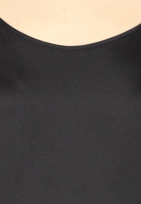 Товар черного цвета с внутренней стороны