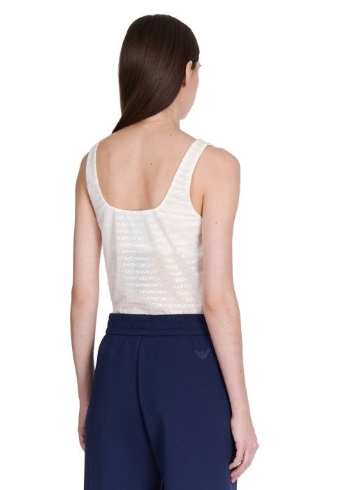 Товар бежевого цвета с внутренней стороны