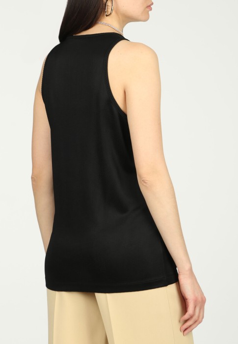 Товар черного цвета с внутренней стороны