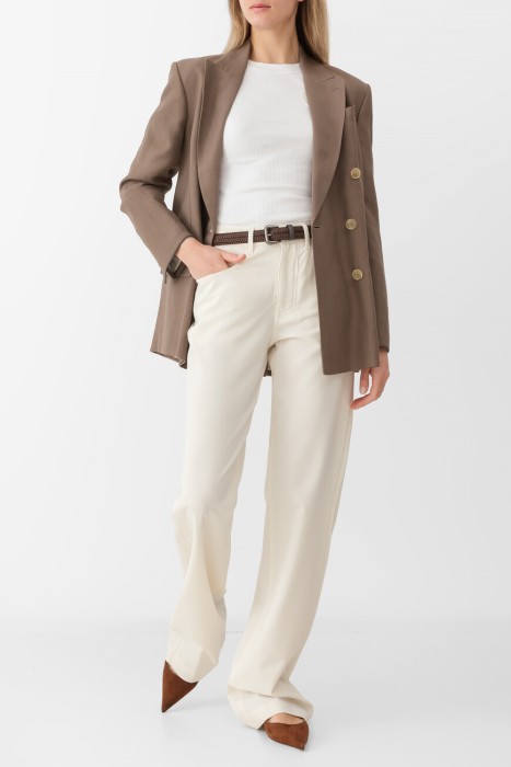 Товар белого цвета с внутренней стороны