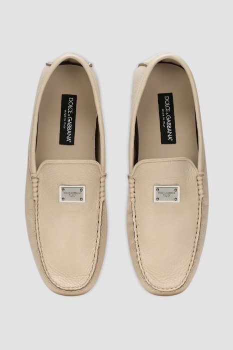 Товар бежевого цвета с внутренней стороны