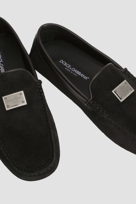 Товар черного цвета с внутренней стороны