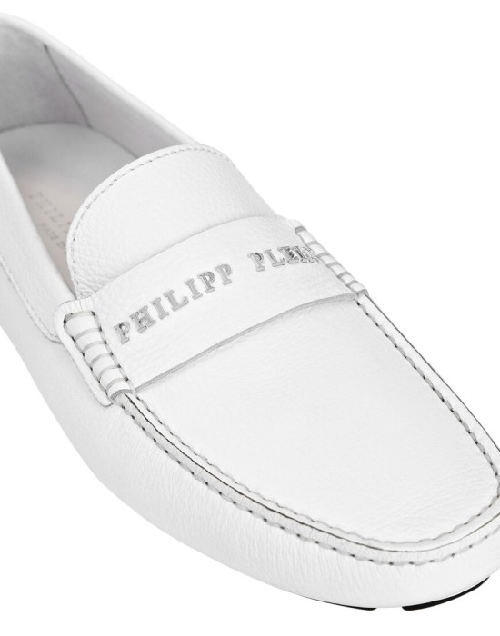 Товар белого цвета с внутренней стороны