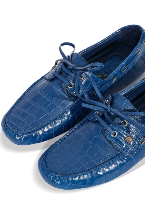 Товар синего цвета с внутренней стороны