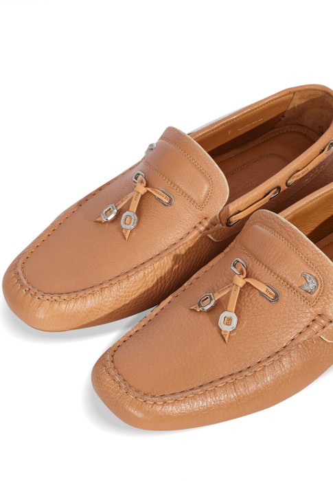 Товар бежевого цвета с внутренней стороны