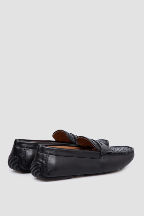 Товар черного цвета с внутренней стороны