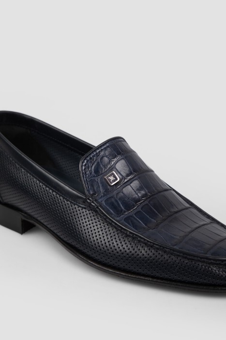 Товар синего цвета с внутренней стороны