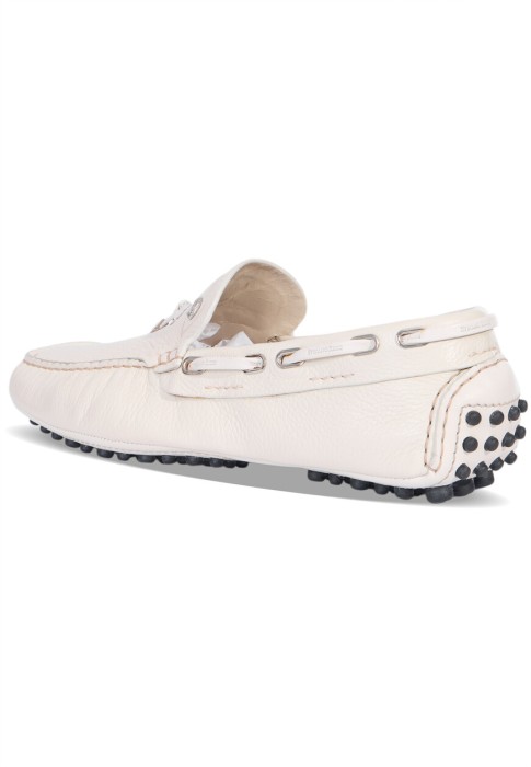 Товар белого цвета с внутренней стороны