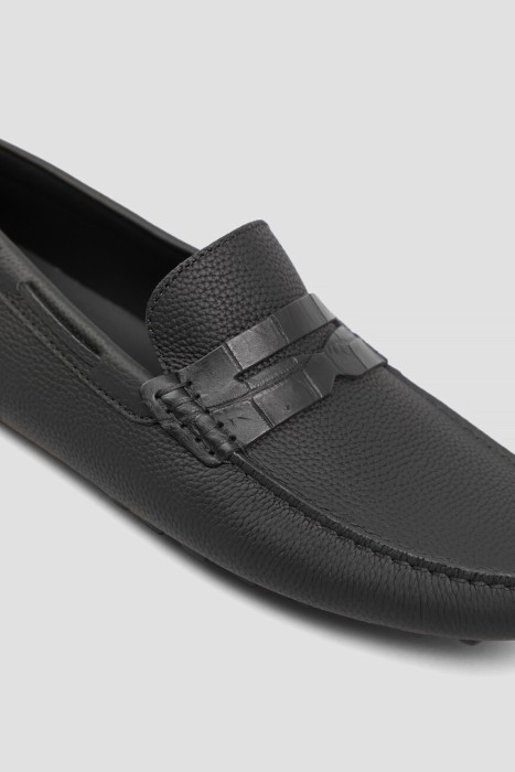 Товар черного цвета с внутренней стороны