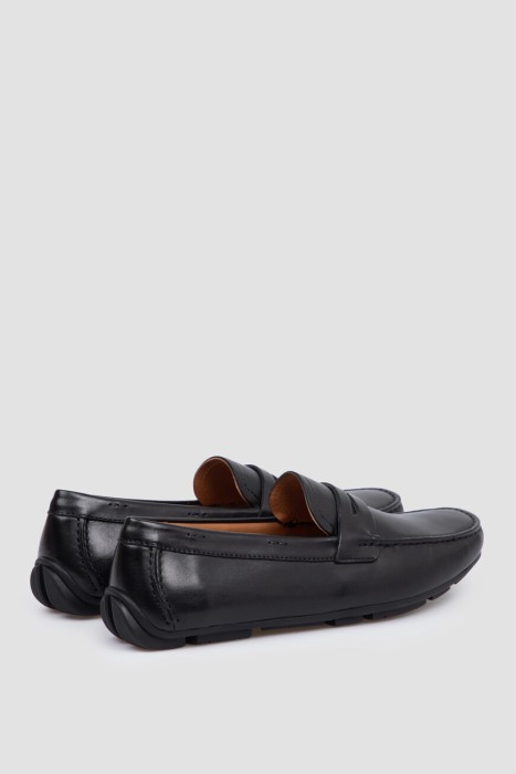 Товар черного цвета с внутренней стороны