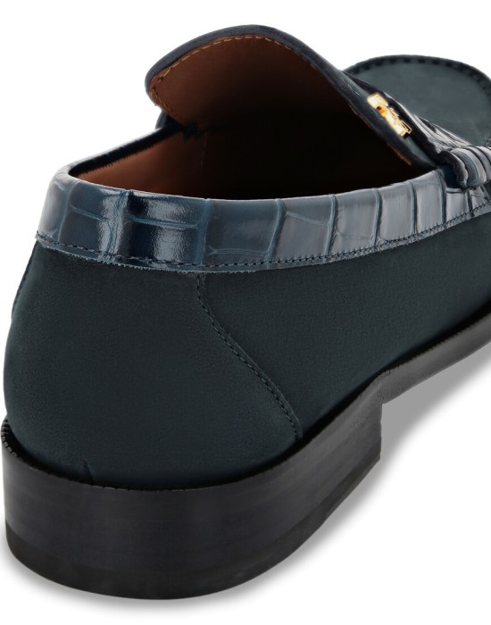 Товар синего цвета с внутренней стороны