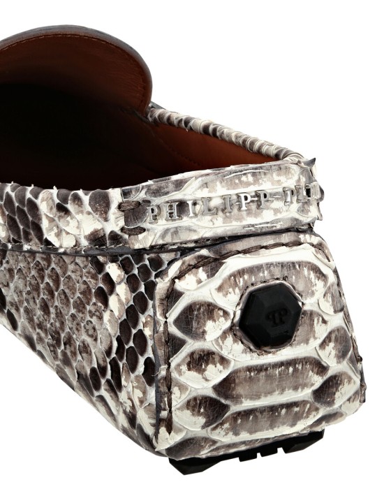 Товар серого цвета с внутренней стороны