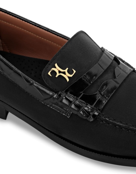 Товар черного цвета с внутренней стороны