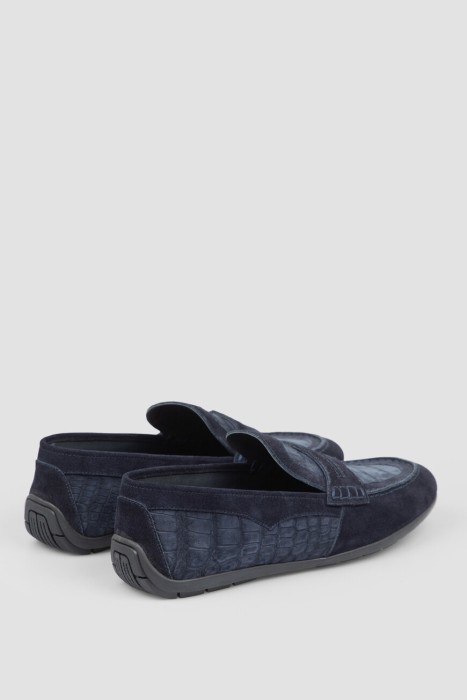 Товар синего цвета с внутренней стороны