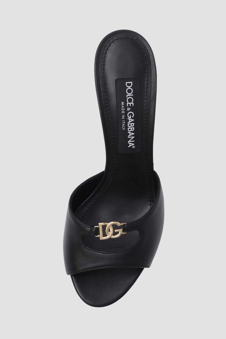 Товар черного цвета с внутренней стороны