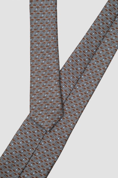 Товар коричневого цвета с внутренней стороны