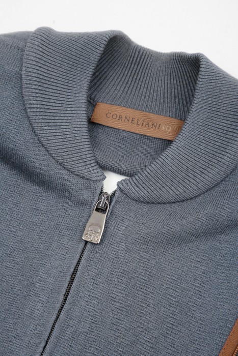 Товар серого цвета с внутренней стороны