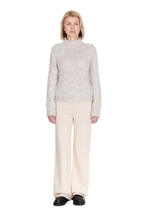 низ от костюма  от бренда peserico вид слева