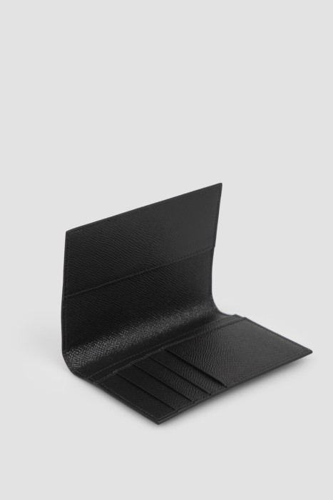 Товар черного цвета с внутренней стороны