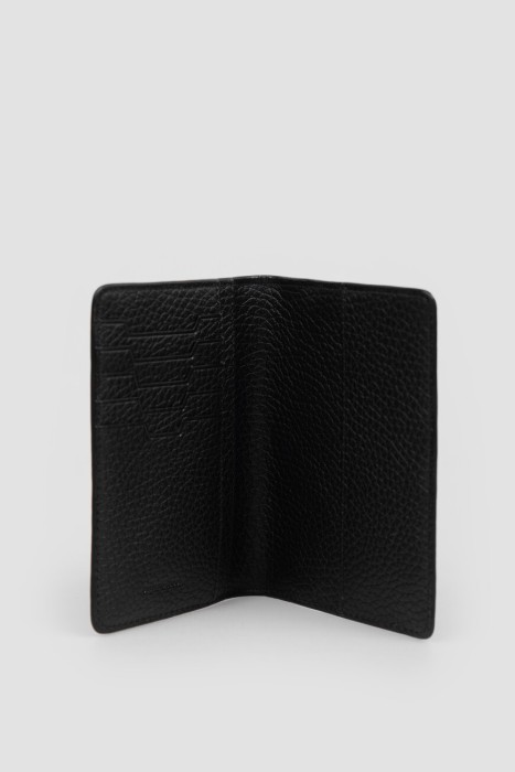 Товар черного цвета с внутренней стороны