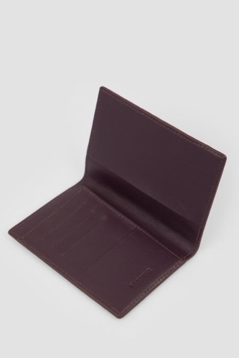 Товар коричневого цвета с внутренней стороны