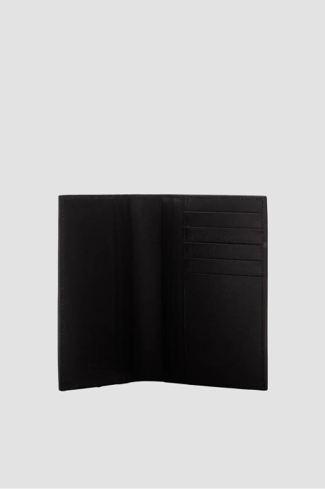 Товар черного цвета с внутренней стороны