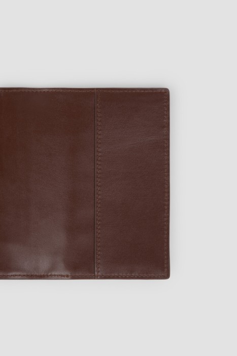 Товар коричневого цвета с внутренней стороны