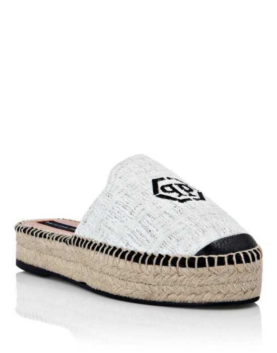 обувь повседневная  по цене 36356 руб вид справа