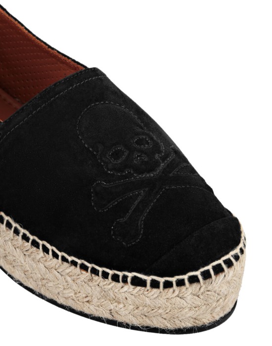 Товар черного цвета с внутренней стороны