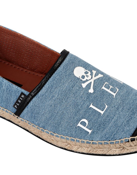 Товар синего цвета с внутренней стороны