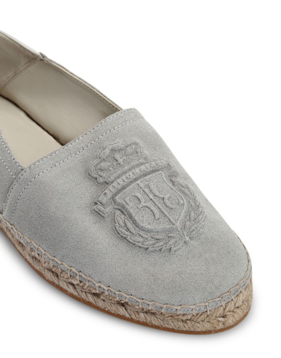 Товар белого цвета с внутренней стороны