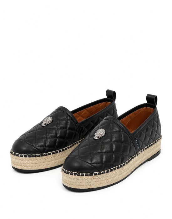 Товар черного цвета с внутренней стороны