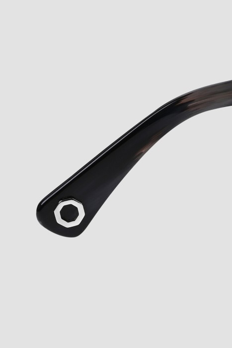 Товар серого цвета с внутренней стороны