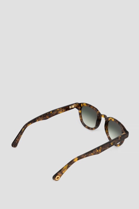 Товар коричневого цвета с внутренней стороны