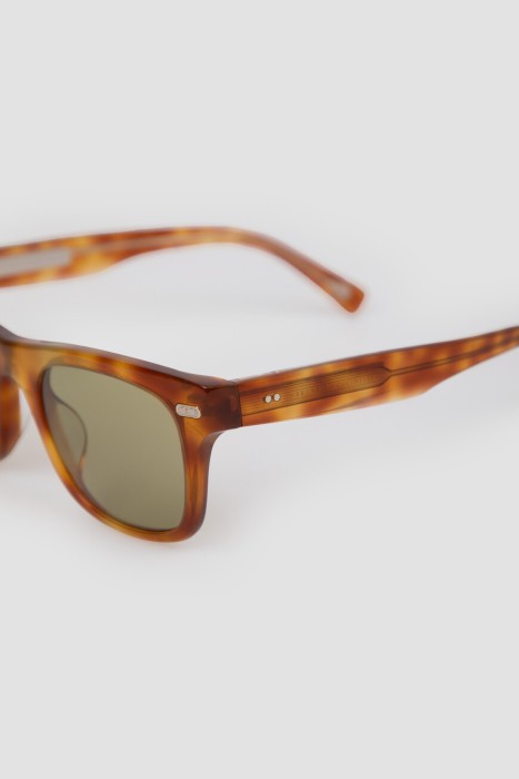 очки  модель из линейки «культовый меридиан» (`iconic meridian`) из стекла спереди